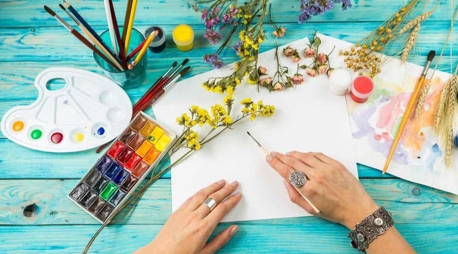 <span style="font-weight: bold; text-decoration: underline;">ТВОРЧІ СПЕЦІАЛЬНОСТІ</span>