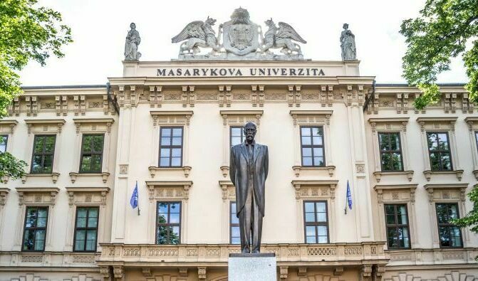 <span style="font-weight: bold;">Університет Масарика</span>