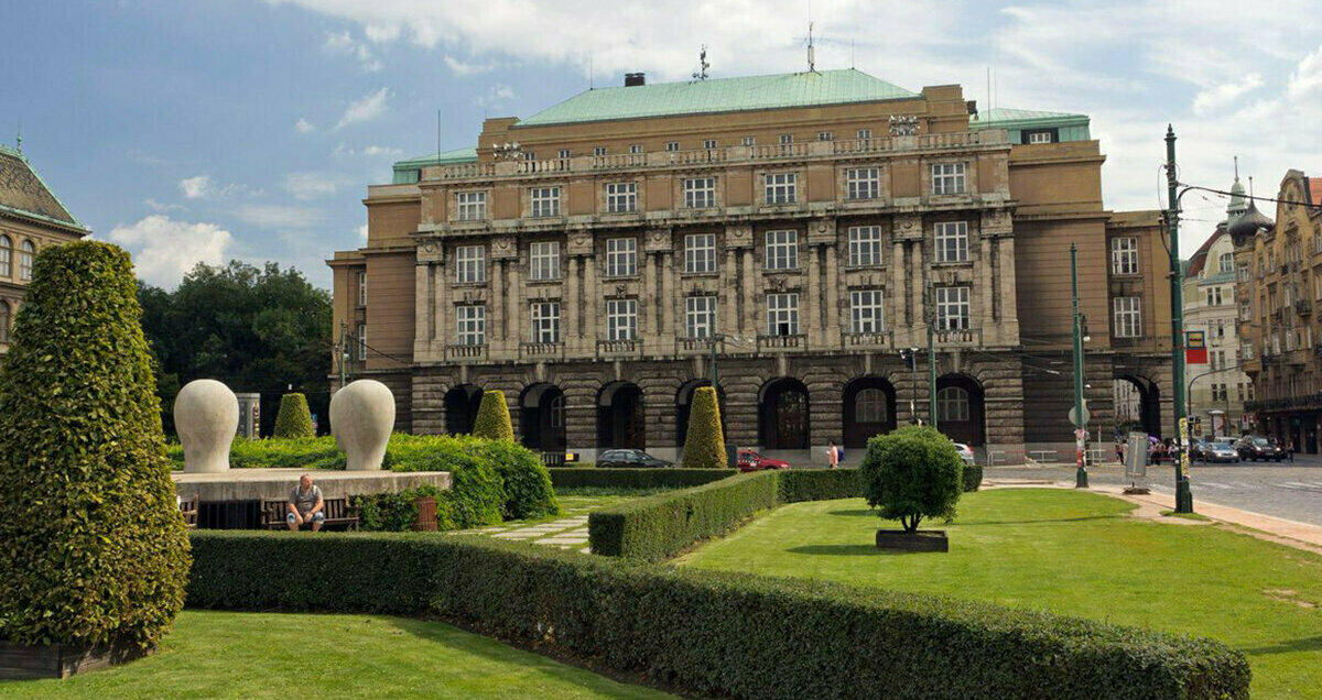 <span style="font-weight: bold; text-decoration: underline;">Карлів Університет</span>