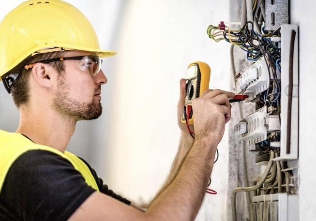 Технік електрик