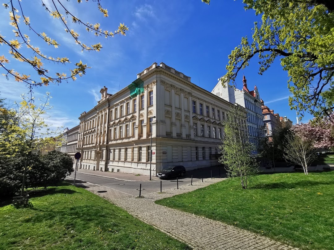 Карлов університет