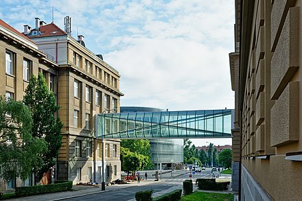 Карлів університет