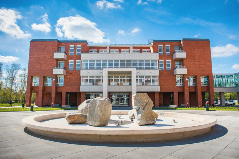 Карлів університет